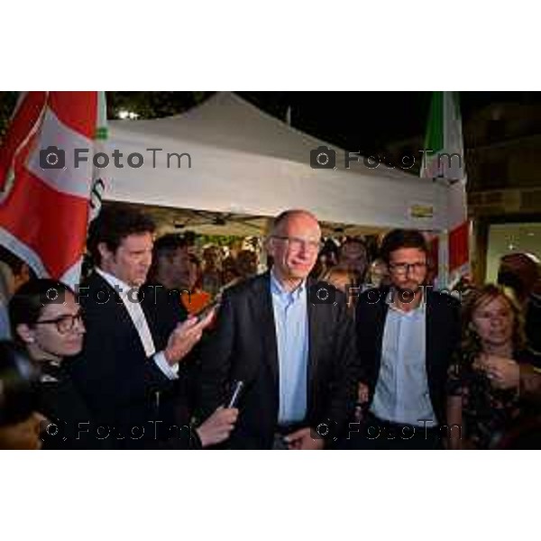 Bergamo Tiziano Manzoni/LaPresse 9- 9 -2022 Italia Cronaca Bergamo l\'ecotour di Enrico Letta, segretario nazionale del Partito Democratico Enrico Letta arriva a Bergamo