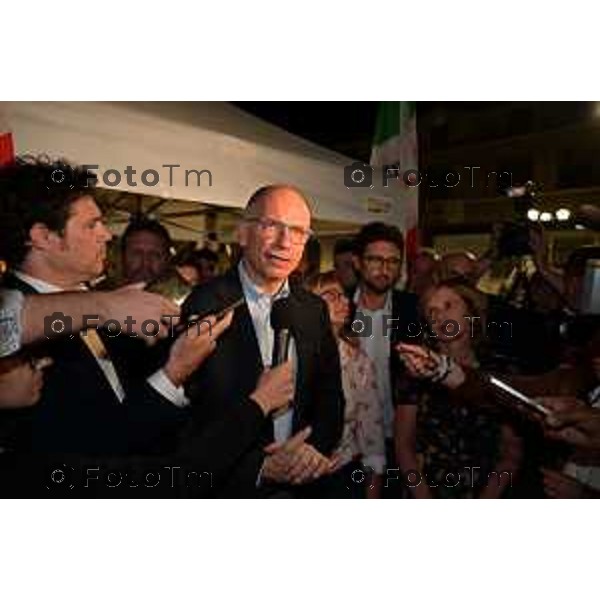 Bergamo Tiziano Manzoni/LaPresse 9- 9 -2022 Italia Cronaca Bergamo l\'ecotour di Enrico Letta, segretario nazionale del Partito Democratico Enrico Letta arriva a Bergamo