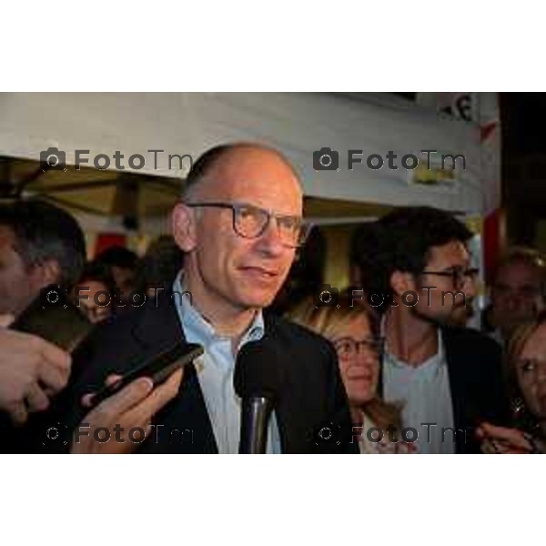 Bergamo Tiziano Manzoni/LaPresse 9- 9 -2022 Italia Cronaca Bergamo l\'ecotour di Enrico Letta, segretario nazionale del Partito Democratico Enrico Letta arriva a Bergamo