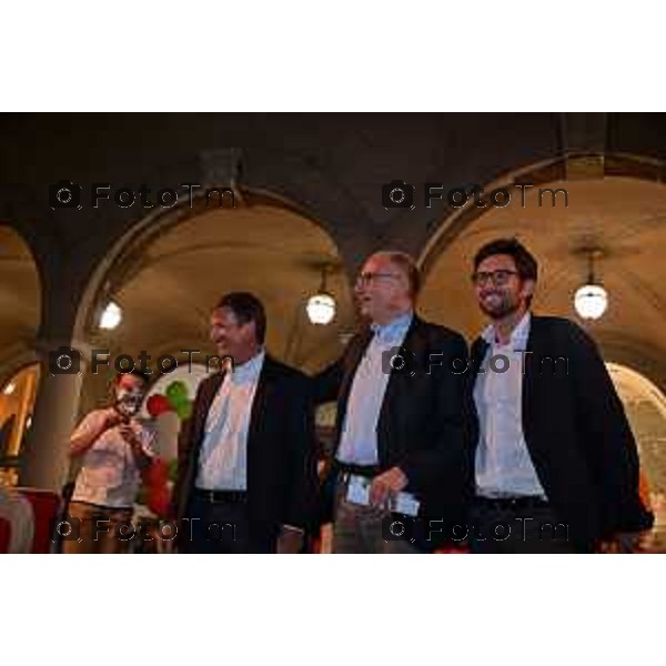 Bergamo Tiziano Manzoni/LaPresse 9- 9 -2022 Italia Cronaca Bergamo l\'ecotour di Enrico Letta, segretario nazionale del Partito Democratico Letta con il gruppo dei candidati Bergamaschi