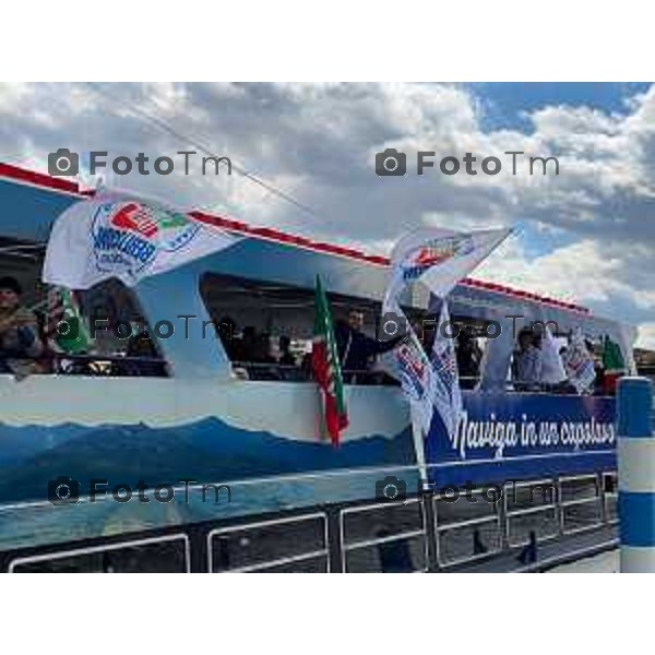 Foto Manzoni Tiziano/LaPresse 17-09-2022 Bergamo Italia - Cronaca -Sarnico Bg, il traghetto con gli esponenti di Forza italia