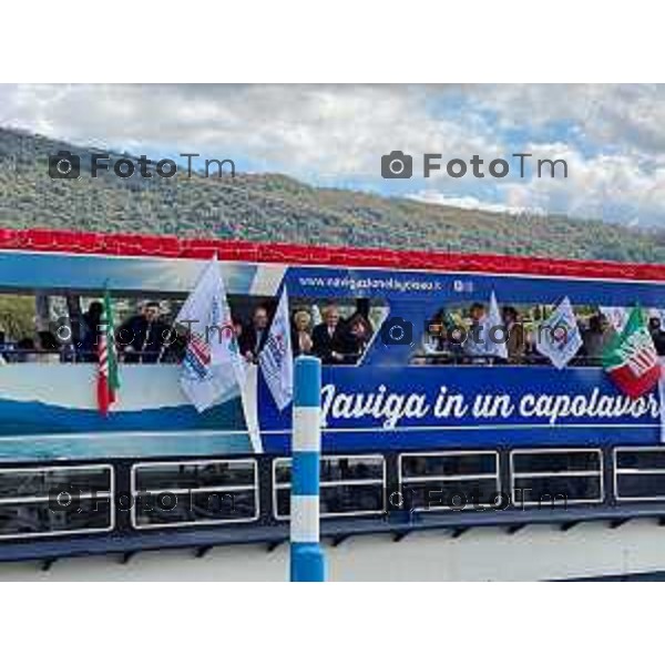 Foto Manzoni Tiziano/LaPresse 17-09-2022 Bergamo Italia - Cronaca -Sarnico Bg, il traghetto con gli esponenti di Forza italia