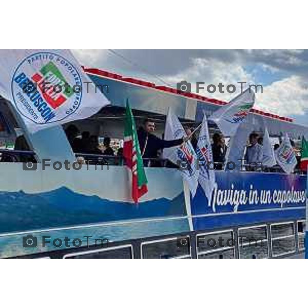 Foto Manzoni Tiziano/LaPresse 17-09-2022 Bergamo Italia - Cronaca -Sarnico Bg, il traghetto con gli esponenti di Forza italia