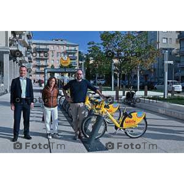 Foto Manzoni Tiziano/LaPresse 3-09-2022 Bergamo Italia - Cronaca -Stefano Zenoni, Assessore alla mobilità del Comune di Bergamo Liliana Donato, Direttore Generale ATB Pietro Peyron, Responsabile nextbike per l’Italia