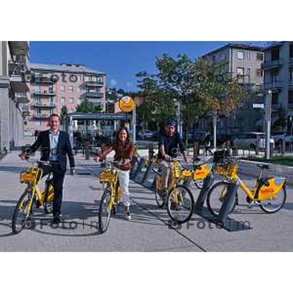 Foto Manzoni Tiziano/LaPresse 3-09-2022 Bergamo Italia - Cronaca -Stefano Zenoni, Assessore alla mobilità del Comune di Bergamo Liliana Donato, Direttore Generale ATB Pietro Peyron, Responsabile nextbike per l’Italia