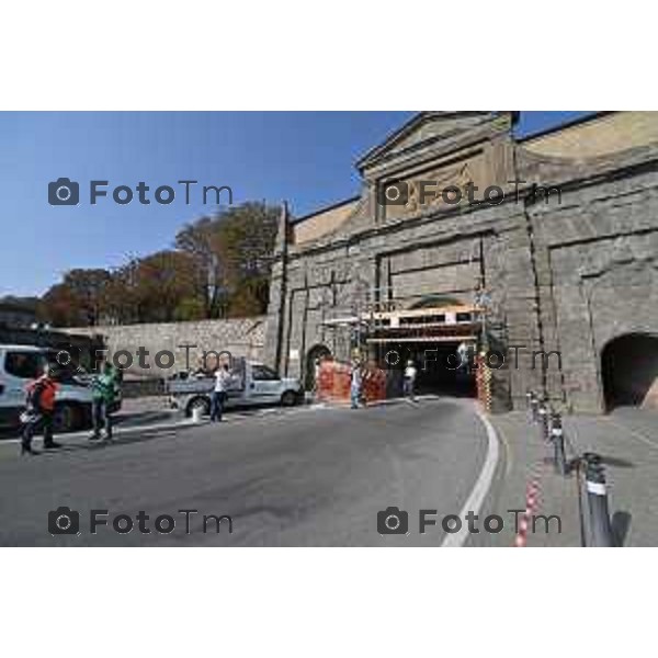 Foto Manzoni Tiziano/LaPresse 8-10-2022 Bergamo Italia - Cronaca - Bergamo Lavori alla porta di sant\'Agostino