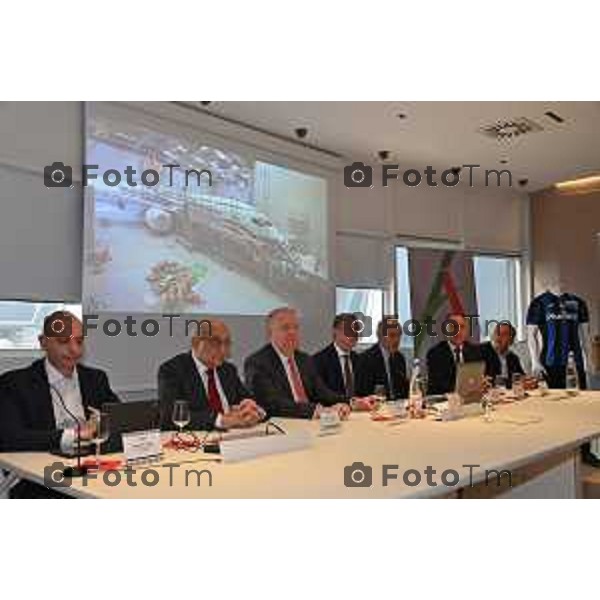 Foto Manzoni Tiziano/LaPresse 13-10-2022 Bergamo Italia - Cronaca - Bergamo presentazione voli AeroItalia da Orio Al Serio German Efromovich, Krassimir Tanev, Marc Bourgade, Giovanni Sanga, Luca Percassi, Giacomo Cattaneo Ugo Calvosa