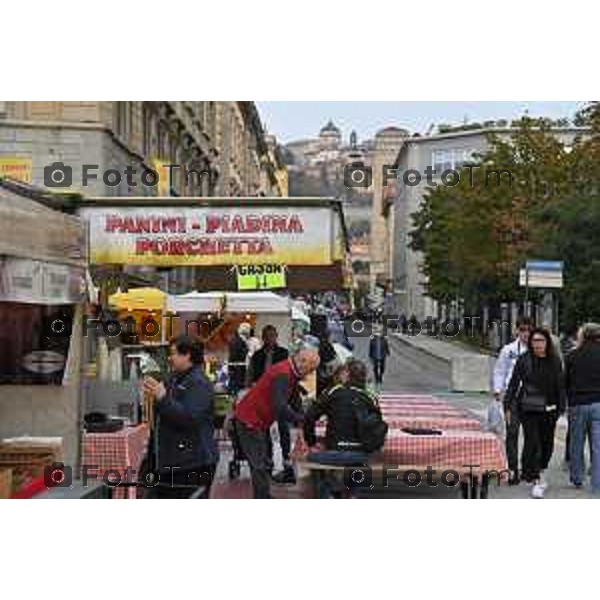 Foto Manzoni Tiziano/LaPresse 13-10-2022 Bergamo Italia - Cronaca - Bergamo Apertura Mercatanti 2022 street food