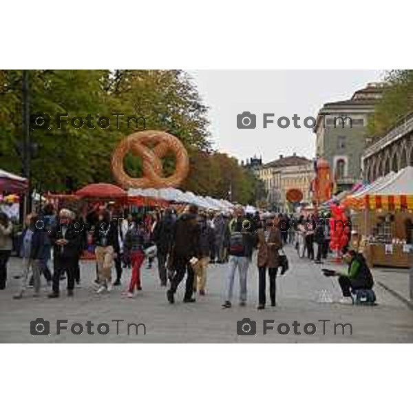 Foto Manzoni Tiziano/LaPresse 13-10-2022 Bergamo Italia - Cronaca - Bergamo Apertura Mercatanti 2022 street food