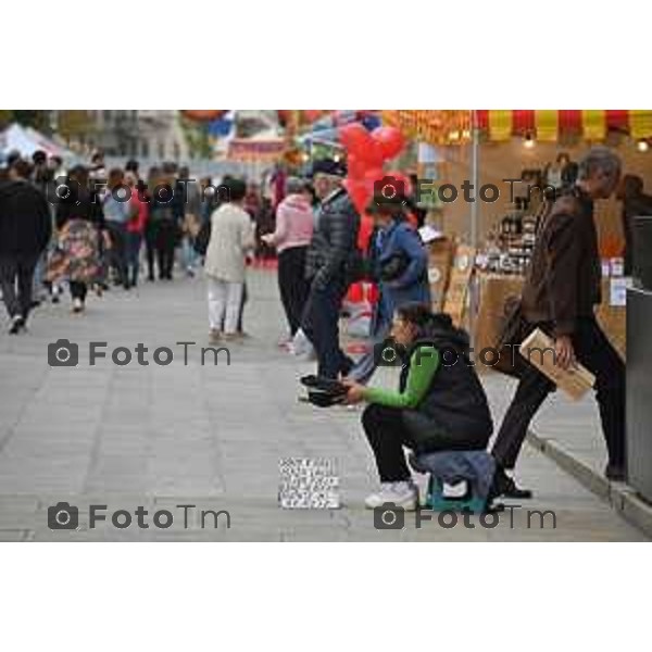 Foto Manzoni Tiziano/LaPresse 13-10-2022 Bergamo Italia - Cronaca - Bergamo Apertura Mercatanti 2022 street food