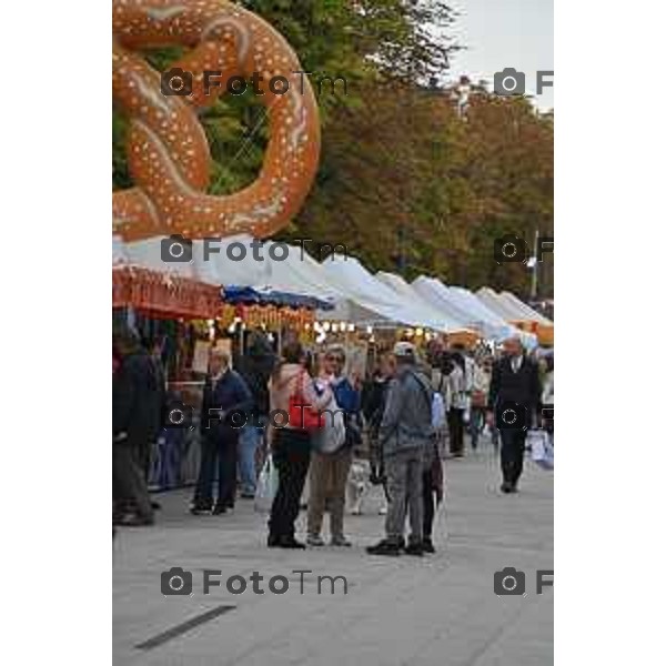 Foto Manzoni Tiziano/LaPresse 13-10-2022 Bergamo Italia - Cronaca - Bergamo Apertura Mercatanti 2022 street food