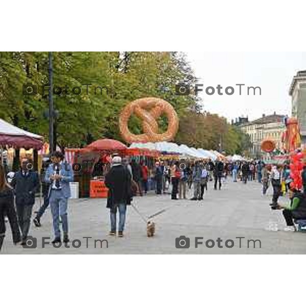 Foto Manzoni Tiziano/LaPresse 13-10-2022 Bergamo Italia - Cronaca - Bergamo Apertura Mercatanti 2022 street food