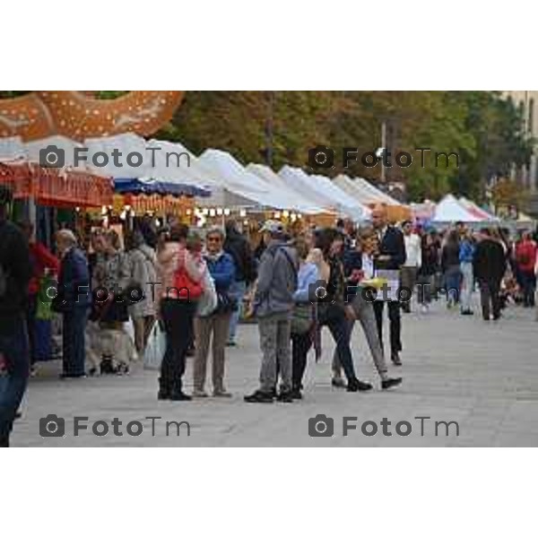 Foto Manzoni Tiziano/LaPresse 13-10-2022 Bergamo Italia - Cronaca - Bergamo Apertura Mercatanti 2022 street food