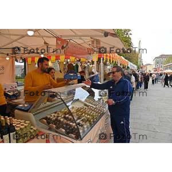 Foto Manzoni Tiziano/LaPresse 13-10-2022 Bergamo Italia - Cronaca - Bergamo Apertura Mercatanti 2022 street food