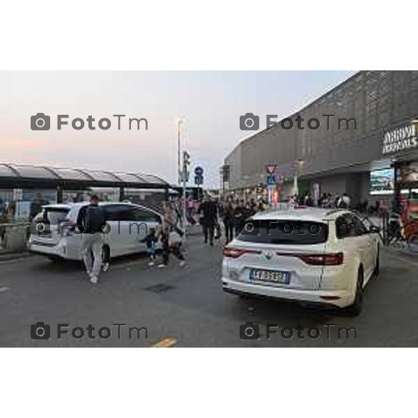 Foto Manzoni Tiziano/LaPresse 15-10-2022 Bergamo Italia - Cronaca - Bergamo Aeroporto servizio taxi