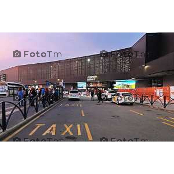 Foto Manzoni Tiziano/LaPresse 15-10-2022 Bergamo Italia - Cronaca - Bergamo Aeroporto servizio taxi