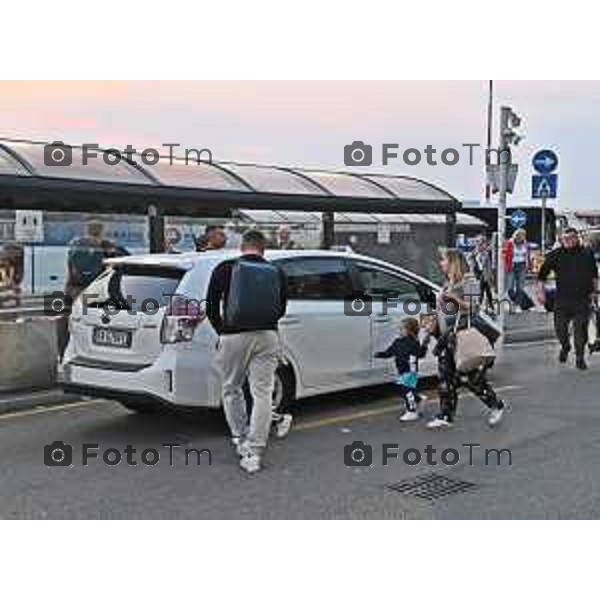 Foto Manzoni Tiziano/LaPresse 15-10-2022 Bergamo Italia - Cronaca - Bergamo Aeroporto servizio taxi