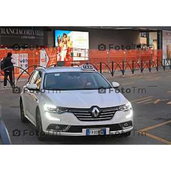 Foto Manzoni Tiziano/LaPresse 15-10-2022 Bergamo Italia - Cronaca - Bergamo Aeroporto servizio taxi