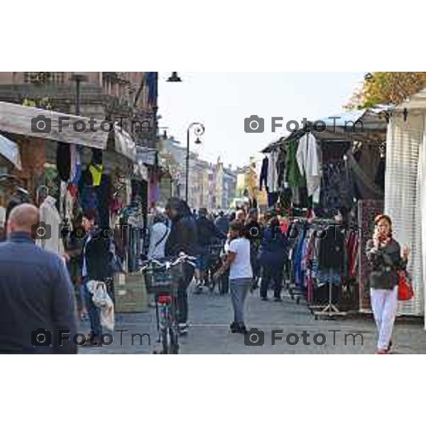 Foto Manzoni Tiziano/LaPresse 17-10-2022 Bergamo Italia - Cronaca - Bergamo Mercato sul Sentierone fronte Teatro