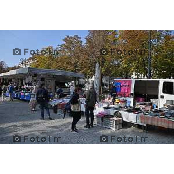 Foto Manzoni Tiziano/LaPresse 17-10-2022 Bergamo Italia - Cronaca - Bergamo Mercato sul Sentierone fronte Teatro