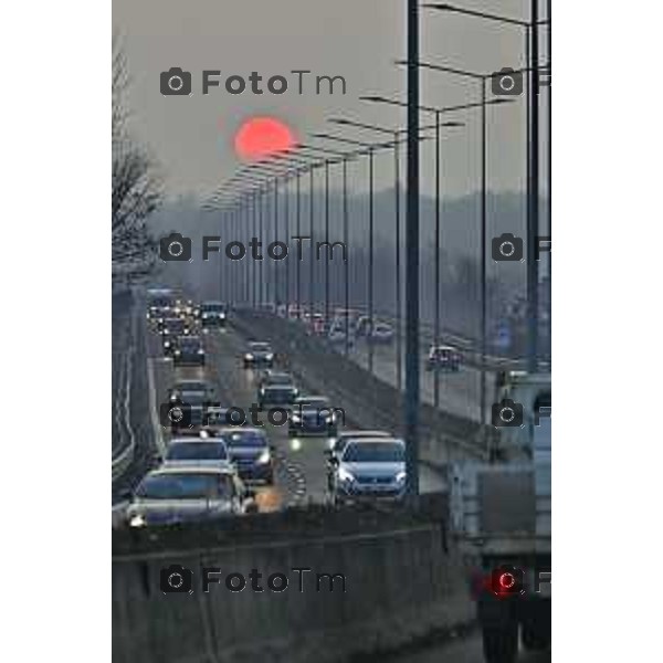 BergamoAsse interurbano traffico al tramonto 2022 Tiziano Manzoni