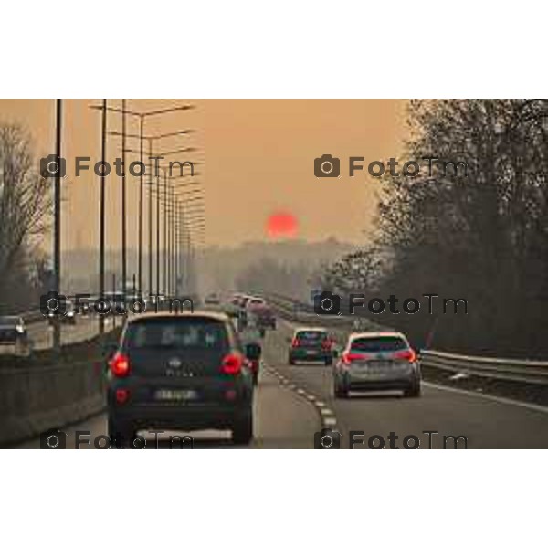 BergamoAsse interurbano traffico al tramonto 2022 Tiziano Manzoni