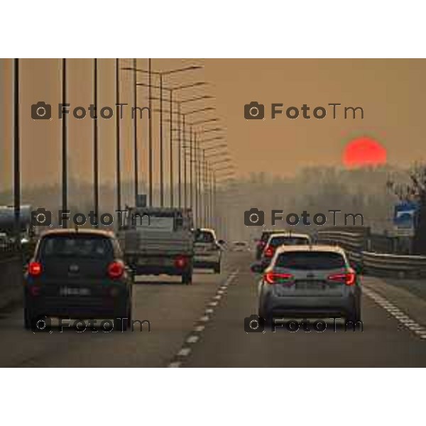 BergamoAsse interurbano traffico al tramonto 2022 Tiziano Manzoni