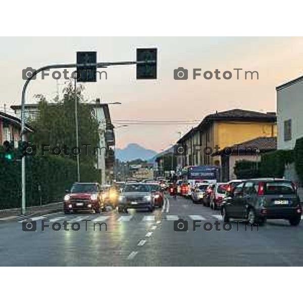 Foto Manzoni Tiziano/LaPresse 17-10-2022 Bergamo Italia - Cronaca - Bergamo traffico del mattino ingresso in città