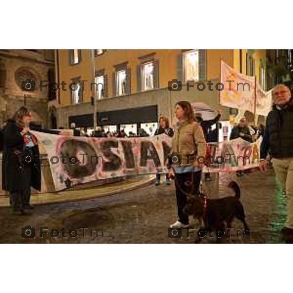 Tiziano Manzoni/LaPresse 20-10- 2022 Bergamo, Italia Cronaca Bergamo Manifestazione per la pace in piazza pontida