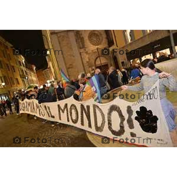 Tiziano Manzoni/LaPresse 20-10- 2022 Bergamo, Italia Cronaca Bergamo Manifestazione per la pace in piazza pontida