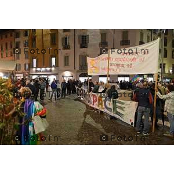 Tiziano Manzoni/LaPresse 20-10- 2022 Bergamo, Italia Cronaca Bergamo Manifestazione per la pace in piazza pontida