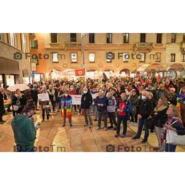 Tiziano Manzoni/LaPresse 20-10- 2022 Bergamo, Italia Cronaca Bergamo Manifestazione per la pace in piazza pontida