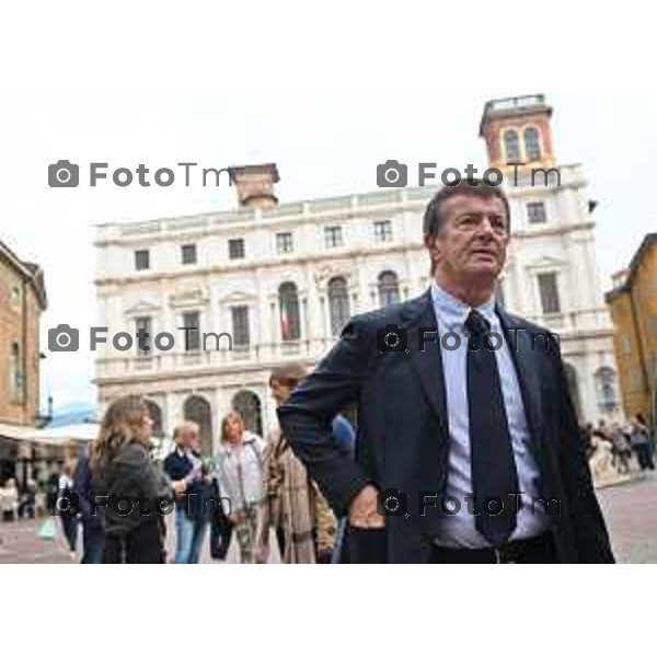 Foto Manzoni Tiziano/LaPresse 22-10-2022 Bergamo Italia - Cronaca Piazza Vecchia l’assessore di Regione Lombardia Lara Magoni, il sindaco di Bergamo Giorgio Gori, Francesco Maroni e Alberto Gottardi – rispettivamente presidente e vicepresidente di Progetto Forme – e un rappresentate di Ascom Bergamo hanno ufficialmente dato il via a questa edizione che prende il nome di «Forme Infinite»