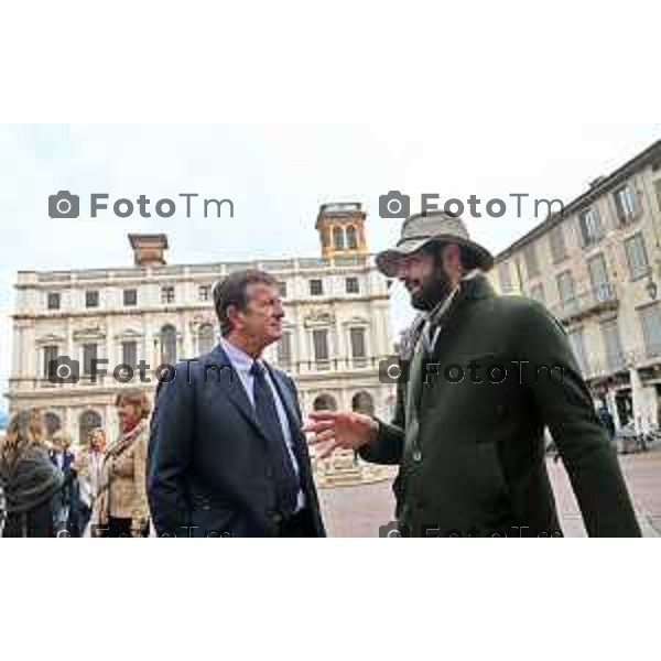 Foto Manzoni Tiziano/LaPresse 22-10-2022 Bergamo Italia - Cronaca Piazza Vecchia l’assessore di Regione Lombardia Lara Magoni, il sindaco di Bergamo Giorgio Gori, Francesco Maroni e Alberto Gottardi – rispettivamente presidente e vicepresidente di Progetto Forme – e un rappresentate di Ascom Bergamo hanno ufficialmente dato il via a questa edizione che prende il nome di «Forme Infinite»