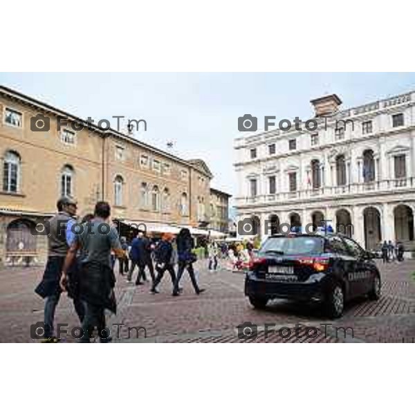 Foto Manzoni Tiziano/LaPresse 22-10-2022 Bergamo Italia - Cronaca Piazza vecchia carabinieri controlli