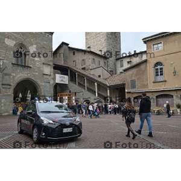 Foto Manzoni Tiziano/LaPresse 22-10-2022 Bergamo Italia - Cronaca Piazza vecchia carabinieri controlli