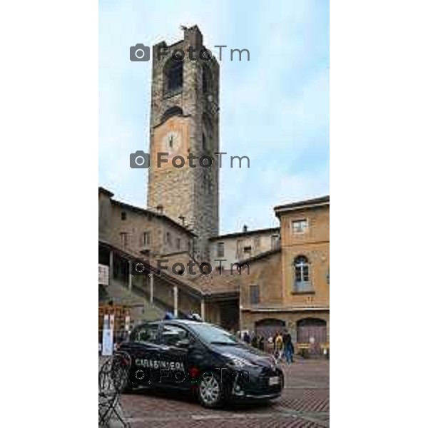 Foto Manzoni Tiziano/LaPresse 22-10-2022 Bergamo Italia - Cronaca Piazza vecchia carabinieri controlli