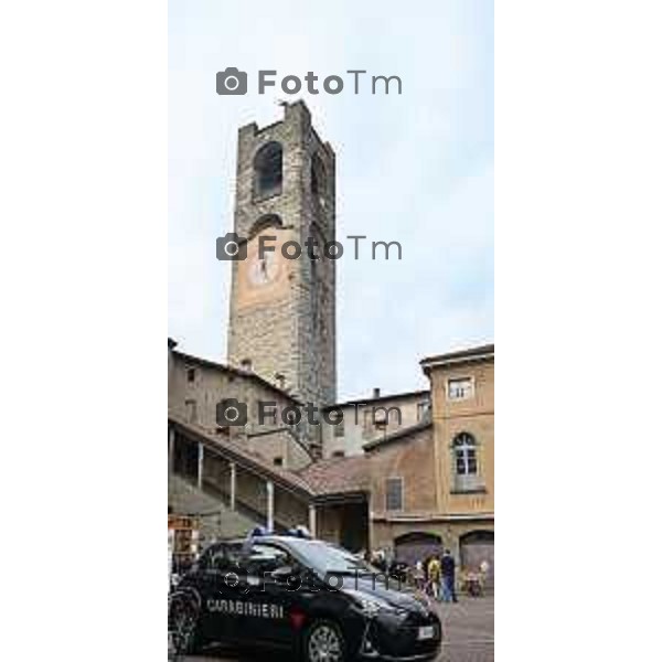 Foto Manzoni Tiziano/LaPresse 22-10-2022 Bergamo Italia - Cronaca Piazza vecchia carabinieri controlli