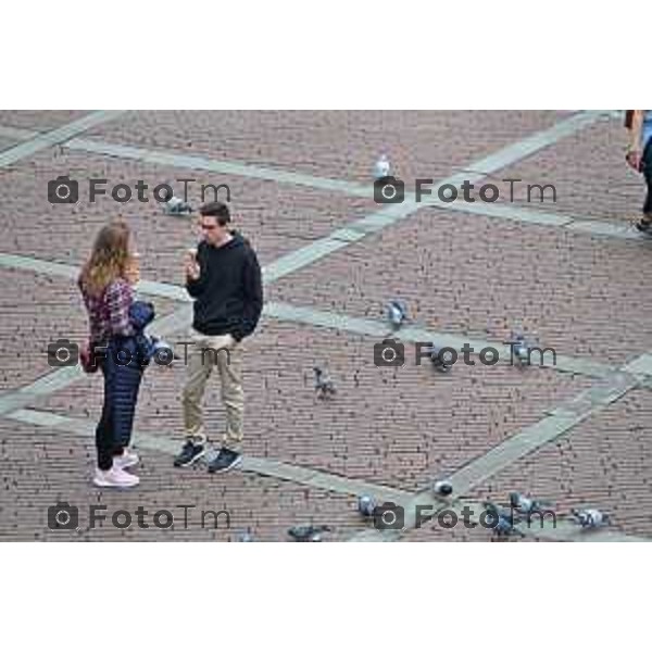 Foto Manzoni Tiziano/LaPresse 22-10-2022 Bergamo Italia - Cronaca piazza Vecchia coppie turisti