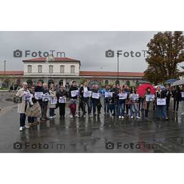 Foto Manzoni Tiziano/LaPresse 22-10-2022 Bergamo Italia - Cronaca -Bergamo Flash Mob centro destra Piazzale Marconi