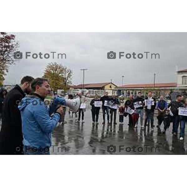 Foto Manzoni Tiziano/LaPresse 22-10-2022 Bergamo Italia - Cronaca -Bergamo Flash Mob centro destra Piazzale Marconi