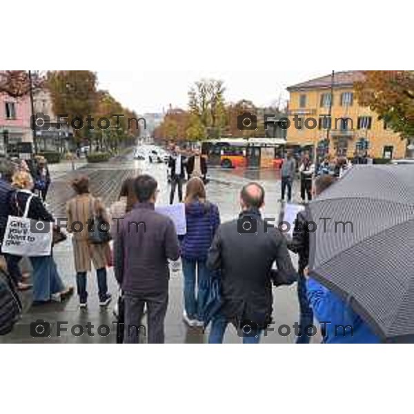 Foto Manzoni Tiziano/LaPresse 22-10-2022 Bergamo Italia - Cronaca -Bergamo Flash Mob centro destra Piazzale Marconi