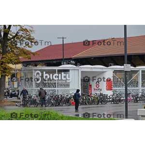 Foto Manzoni Tiziano/LaPresse 22-10-2022 Bergamo Italia - Cronaca Piazzale Marconivelostazione