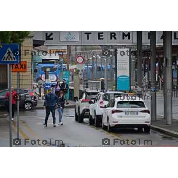 Foto Manzoni Tiziano/LaPresse 22-10-2022 Bergamo Italia - Cronaca -Bergamo taxi Piazzale Marconi