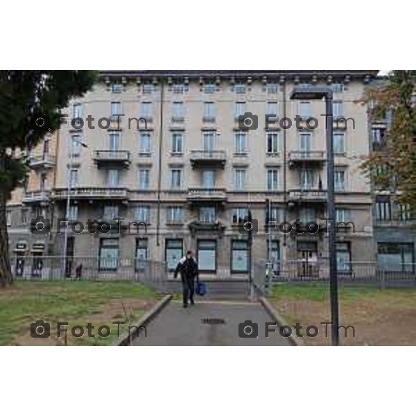 Foto Manzoni Tiziano/LaPresse 22-10-2022 Bergamo Italia - Cronaca Piazzale Marconi stazione ferroviaria deposito biciclette stranieri fontana scaletta