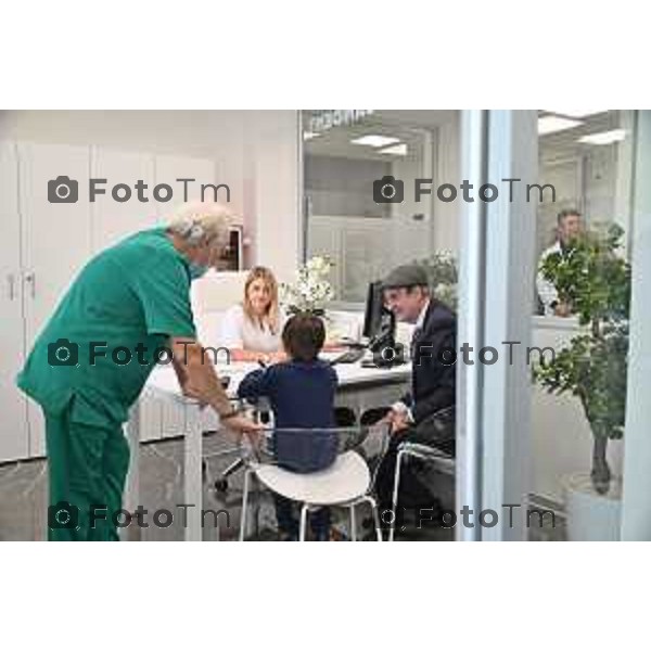 Foto Manzoni Tiziano/LaPresse 28-10-2022 Bergamo Italia - Cronaca - Sanident – inaugura, a Bergamo,Clinica. l’ex calciatore Bobo Vieri.