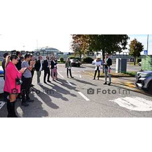 Foto Manzoni Tiziano/LaPresse 28-10-2022 Bergamo Italia - Cronaca - inaugurazione sul futuro della mobilità siglato da CISALFA SPORT e DUFERCO ENERGIA, in collaborazione con Bonaldi Gruppo Eurocar Italia Andrea Saccogna, Sindaco di Curno.