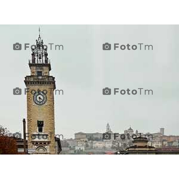 Tiziano Manzoni/LaPresse 1-11- 2022 Bergamo, Italia Cronaca Bergamo torre dei caduti orologio restauro