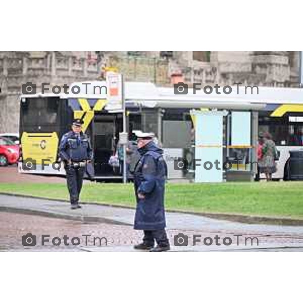 Tiziano Manzoni/LaPresse 1-11- 2022 Bergamo, Italia Cronaca Bergamo incidente polizia locale maltempo pioggia cimitero linea c autobus giorno dei morti