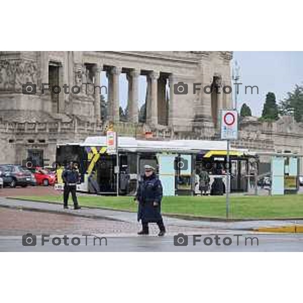 Tiziano Manzoni/LaPresse 1-11- 2022 Bergamo, Italia Cronaca Bergamo incidente polizia locale maltempo pioggia cimitero linea c autobus giorno dei morti